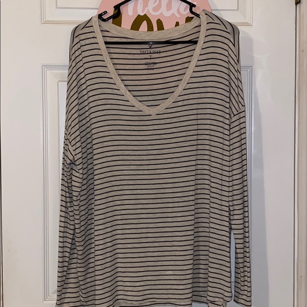 Long sleeve v neck shirt